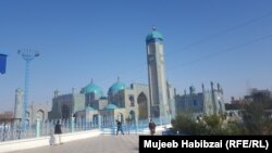 په دې مراسمو کې سیمه ییزو چارواکو، د روضې مبارکې مسوولانو او د نوروز د تیارۍ د کمیټې غړو ګډون کړی وو.