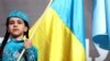 Дівчинка в національному кримськотатарському костюмі під час відзначення Дня пам'яті жертв геноциду кримськотатарського народу