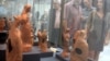 Илустрација: Изложбата „Антички теракотни фигурини од Македонија“ во Музеј на Македонија во 2012 година.