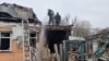 Пожежники працюють на місці російського ракетного удару, Харків, Україна, 1 лютого 2025 року. Фото ілюстративне