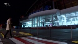 Батьки немовлят народжених від сурогатних матерів приїхали до України