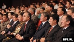 Кыргызстанда каттоодон өткөн 140тан ашык саясий партиялар бар.