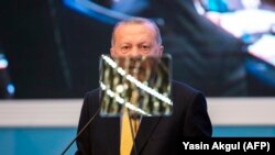 Ердоган за време на говорот на состанокот на Организацијата за исламска соработка.