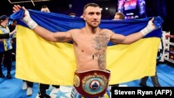 Василь Ломаченко після одного з попередніх боїв, грудень 2017 року