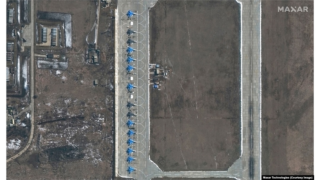 Ruski vojni avioni Sukhoi Su-34 postrojeni su u ruskoj vazduhoplovnoj bazi Morozovsk