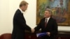 Архивска фотографија: Евроамбасадорот Аиво Орав му го предава Извештајот на Европската комисија за напредокот на Македонија на претседателот Ѓорге Иванов. 