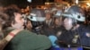 Демонстрантите што не сакаа да го напуштат Зукоти Паркот во Њујорк беа приведени.
