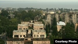 Похоже, пресловутый «квартирный вопрос» выходит на первый план абхазской политической повестки дня