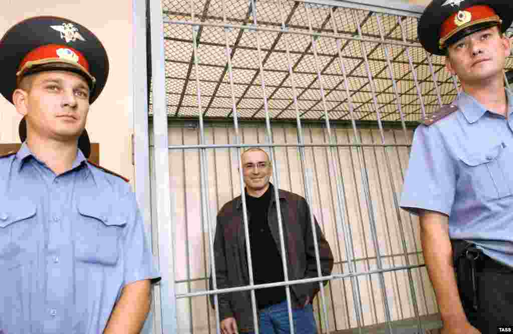 Хадаркоўскі на слуханьнях ў чыцінскім судзе ў кастрычніку 2008