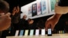 Журналисты на презентации iPod Nano от Apple. Сан-Франциско, 12 сентября 2012 года.