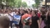Osnovci u protestnoj šetnji