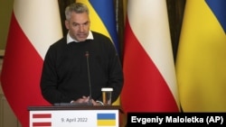 За словами канцлера, Путін твердо налаштований на те, щоб «вирішити» питання Донбасу, попри санкції