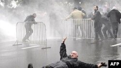 "Поккорӣ"-и пулис дар майдони рӯбарӯи порлумони Гурҷистон