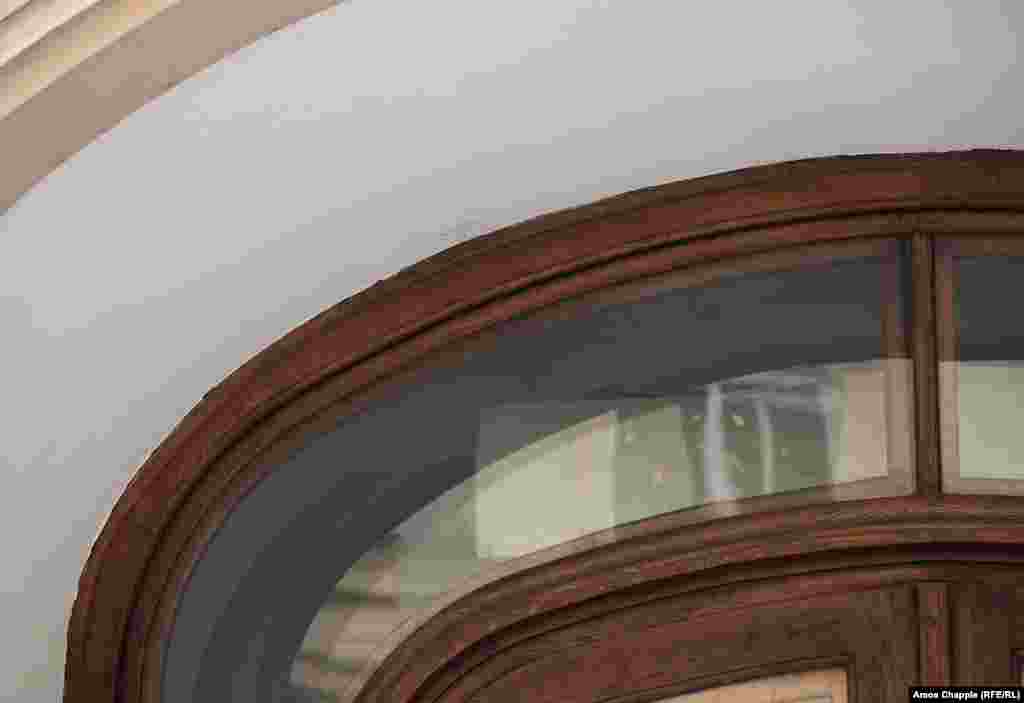 A detail of the museum exterior depicting a scene from Lenin's life The museum was shut down and its artifacts sent to museums after the November 1989 Velvet Revolution. 