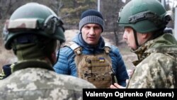 Віталій Кличко на території одного з блокпостів тероборони Києва, 6 березня 2022 рокуяч