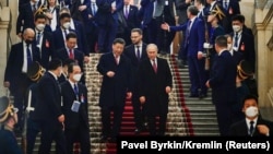 Hytaýyň lideri Si Szinpin we Wladimir Putin Kremlden çykýarlar. Russiýa, 2023-nji ýylyň 21-nji marty