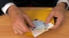 «Зарплати у конвертах» виведуть із тіні, щоб виплачувати пенсії