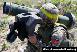 Під час військових навчань на Рівненщині в умовах, максимально наближених до реальних бойових, із використанням ракетних комплексів «Джавелін» (Javelin) та безпілотників Bayraktar TB2 (архівне фото)