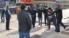 Полиция задерживает собравшихся поддержать активистов Макса Бокаева и Талгата Аяна. Алматы, 23 октября 2016 года.