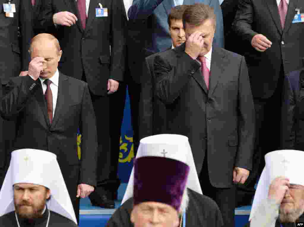 Preşedinţii Vladimir Putin şi Viktor Ianukovici