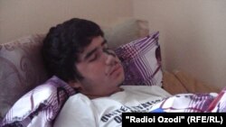 Акмал Замонов на больничной койке