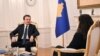 Kryeministri në detyrë i Kosovës, njëherësh udhëheqës i Lëvizjes Vetëvendosje, Albin Kurti, gjatë takimit me presidenten e Kosovës, Vjosa Osmani, më 2 korrik 2025.