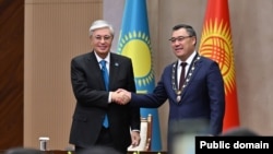 Президент Казахстана Касым-Жомарт Токаев и президент Кыргызстана Садыр Жапаров. Фото Акорды