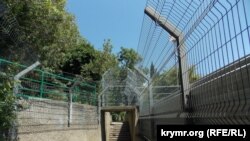 Паркан біля санаторія «Чорномор'я»