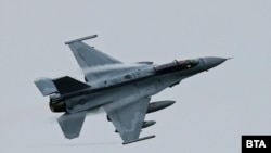 F-16 в воздухе