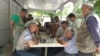 Ош шаары. Навои эс алуу багында шахмат ойногон аксакалдар. 28-май, 2019-жыл.