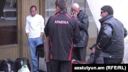 Արտագնա աշխատանքի մեկնողները Երևանի «Զվարթնոց» օդանավակայանում, արխիվ