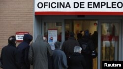 Red ispred zavoda za zapošljavanje u Madridu