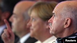 Cancelara Angela Merkel și premierul grec George Papandreou la reuniunea de marți de la Berlin