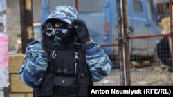 До обшуку в будинку Марлена Мустафаєва залучили ОМОН, Сімферополь, 21 лютого 2017 року