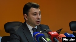 Armenia - Eduard Sharmazanov, the spokesman for the ruling Republican Party of Armenia, at a news conference in Yerevan, 13Apr2016.