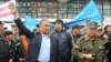 Курманбек и Жаныш Бакиевы на митинге в Оше, 15 апреля 2010 года.