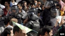 پلیس و راه‌پیمایان معترض پس از انتخابات