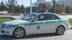 Çelekende bäş daşoguzly işçi bir öýüň maşgalabaşysy ‘araga’ gidende öý bikesini pyçaklap, gyzyny zorlapdyr