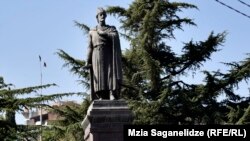 რუსთაველის ძეგლი