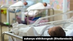 Як уточнюють в ОП, пакунки видаватимуть одразу в медичних закладах. Якщо лікарня не матиме їх у наявності, його можна буде отримати в органах соціального захисту за місцем проживання чи перебування