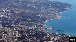 Ialta văzută de pe Ai-Petri, Crimeea, 1 aprilie 2014