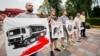 В парку Шевченка зібралося близько сотні активістів