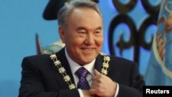 ასტანა, 2011 წლის 8 აპრილი: ყაზახეთის პრეზიდენტი ნურსულთან ნაზარბაევი პრეზიდენტად მეოთხე ვადით ინაუგურაციის ცერემონიაზე
