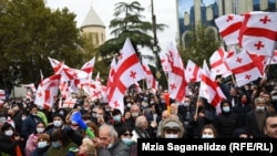 ოპოზიციის მხარდამჭერთა მიტინგი საქართველოს პარლამენტის წინ.