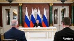 Președintele rus, Vladimir Putin, făcând propunerea negocierilor directe cu Ucraina, într-o declarație de presă duminică noaptea, pe 11 mai 2025
