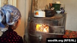 Аксар ҳолларда аҳоли заҳарланишига сабаб бўлаётган газ ва ўтинга мослашган қўлбола печка