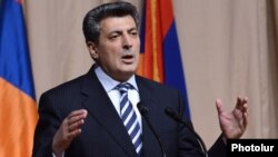 Armenia - Opposition leader Stepan Demirchian addresses a conference of the Armenian National Congress in Yerevan, 13Apr2013.