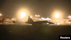 Российский самолёт на авиабазе в Сирии - после посадки