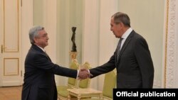 Հայաստան -- ՀՀ նախագահ Սերժ Սարգսյանը ողջունում է ՌԴ արտգործնախարար Սերգեյ Լավրովին իր նստավայրում, 21-ը նոյեմբերի, 2017թ․