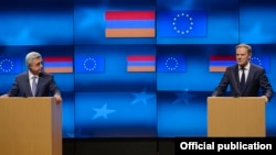 Президент Вірменії Серж Сарґсян (л) і президент Європейської ради Дональд Туск, Брюссель, 27 лютого 2017 року
